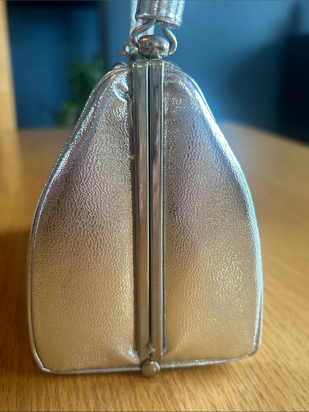 Harry Levine Elegant Silver Metallic Structured Evening Clutch - Picture 4 of 8